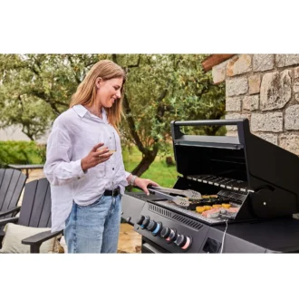 Napoleon Phantom Prestige 500 Connected Mattschwarz P500VXRSIBPK DE PHM WithPeople1